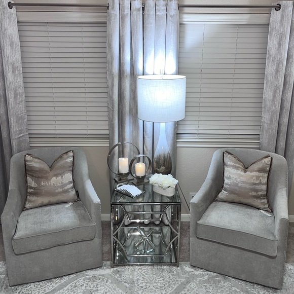 1-NWT CELEBRITY HOME MARBLED
DECORATIVE PILLOWS (Read description for details) - Picture 3 of 17